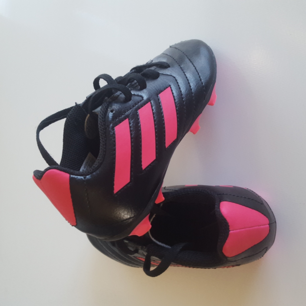 Adidas Kids size 11 Pink & Black Soccer Cleats. Used in very good condition! - Picture 3 of 9